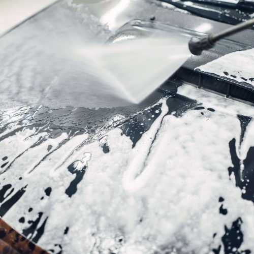 op_carwash-service-car-cleaning-top-view-on-hood-EYKB7UW-500x500