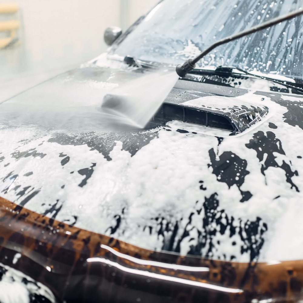 op_carwash-service-car-cleaning-top-view-on-hood-NXERU2A-1000x1000