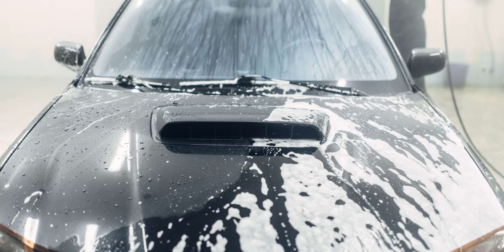 op_carwash-service-worker-washin-2-2000x1000
