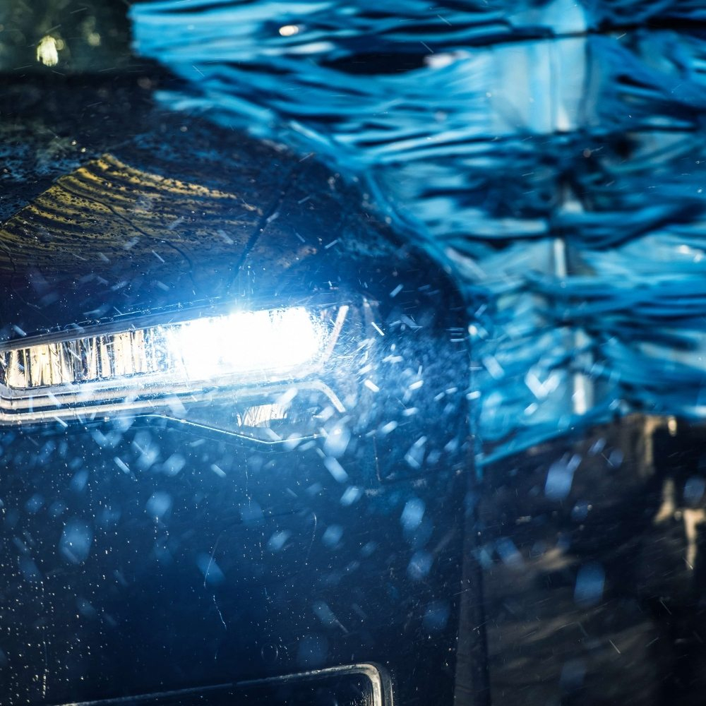 op_modern-vehicle-in-the-car-wash-P65MSUQ-1000x1000